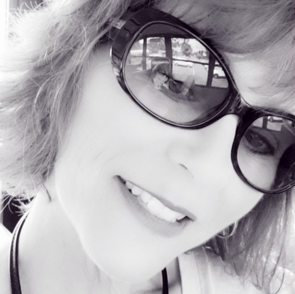 Meet your Posher, Kim - Picture 2 of 2